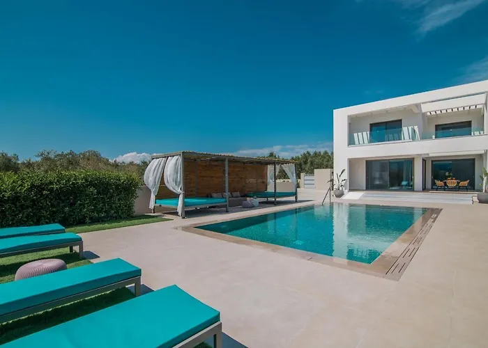 Antonia - Luxurious Serenity With Private Pool, By Zantewize Kalipádhon