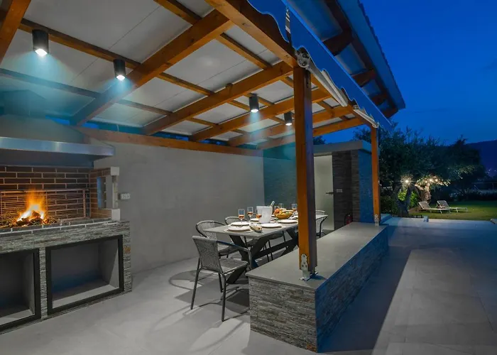 Antonia - Luxurious Serenity With Private Pool, By Zantewize