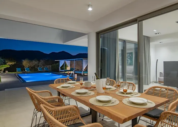 Antonia - Luxurious Serenity With Private Pool, By Zantewize Kalipádhon