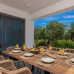 Antonia - Luxurious Serenity With Private Pool, By Zantewize * Kalipádhon