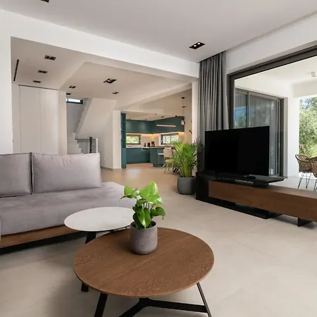 Villa Antonia - Luxurious Serenity With Private Pool, By Zantewize Kalipádhon