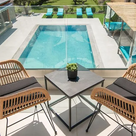 Antonia - Luxurious Serenity With Private Pool, By Zantewize Kalipádhon