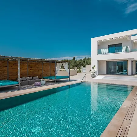 Antonia - Luxurious Serenity With Private Pool, By Zantewize Villa *