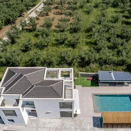 Antonia - Luxurious Serenity With Private Pool, By Zantewize فيلة Kalipádhon