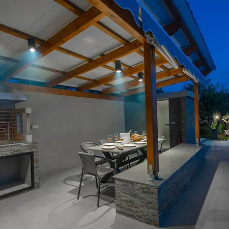 Antonia - Luxurious Serenity With Private Pool, By Zantewize