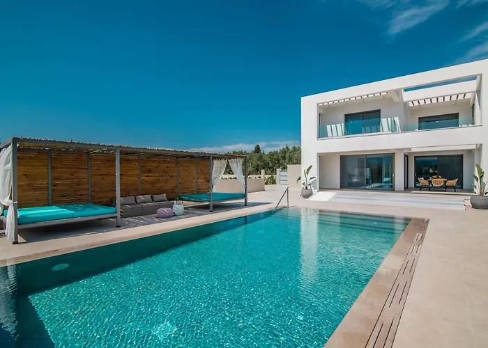 Antonia - Luxurious Serenity With Private Pool, By Zantewize וילה *