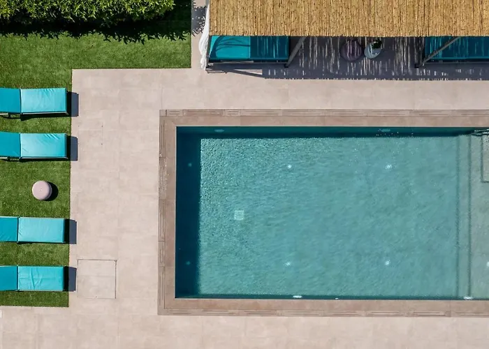 Antonia - Luxurious Serenity With Private Pool, By Zantewize Kalipádhon