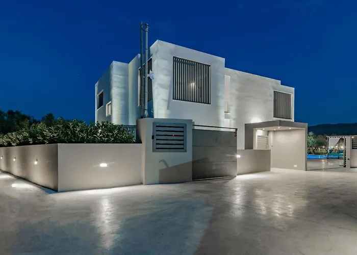 Antonia - Luxurious Serenity With Private Pool, By Zantewize *
