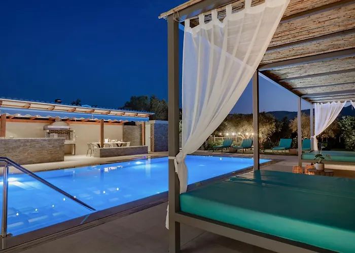 Antonia - Luxurious Serenity With Private Pool, By Zantewize Kalipádhon