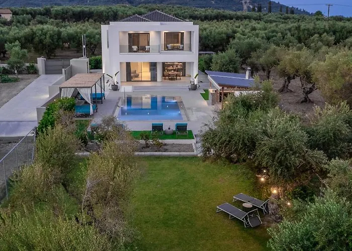 Antonia - Luxurious Serenity With Private Pool, By Zantewize וילה