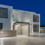 Antonia - Luxurious Serenity With Private Pool, By Zantewize Villa *