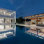 Antonia - Luxurious Serenity With Private Pool, By Zantewize * Kalipádhon