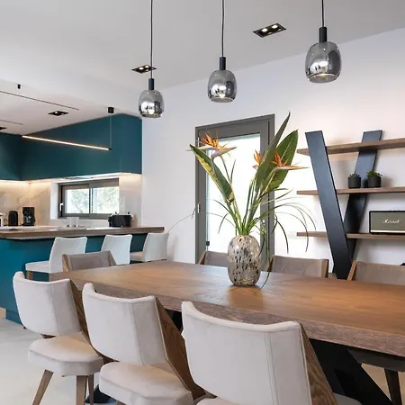 Antonia - Luxurious Serenity With Private Pool, By Zantewize *