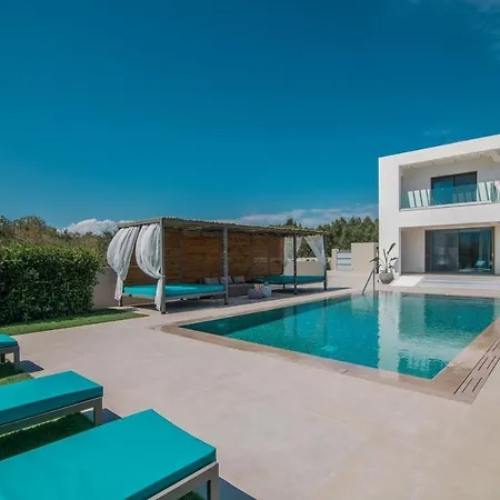 Antonia - Luxurious Serenity With Private Pool, By Zantewize Kalipádhon