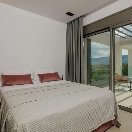 Antonia - Luxurious Serenity With Private Pool, By Zantewize * Kalipádhon