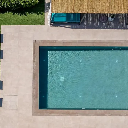 Antonia - Luxurious Serenity With Private Pool, By Zantewize Kalipádhon