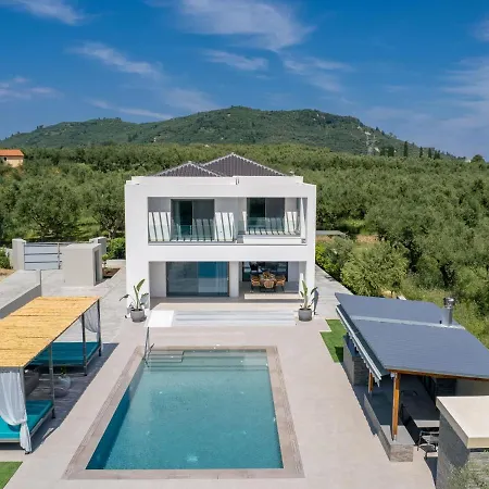 Antonia - Luxurious Serenity With Private Pool, By Zantewize Villa