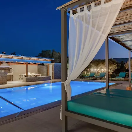 Antonia - Luxurious Serenity With Private Pool, By Zantewize Kalipádhon